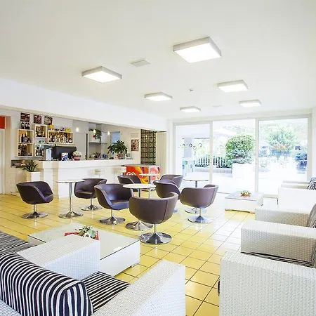 Duca Di Kent מלון צ'סנטיקו